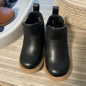 Old Navy Faux-Leather Black Chelsea Boots for Toddler Girls, size 5T